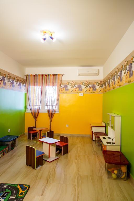 Nemira Sunny Apartments 오미스 외부 사진