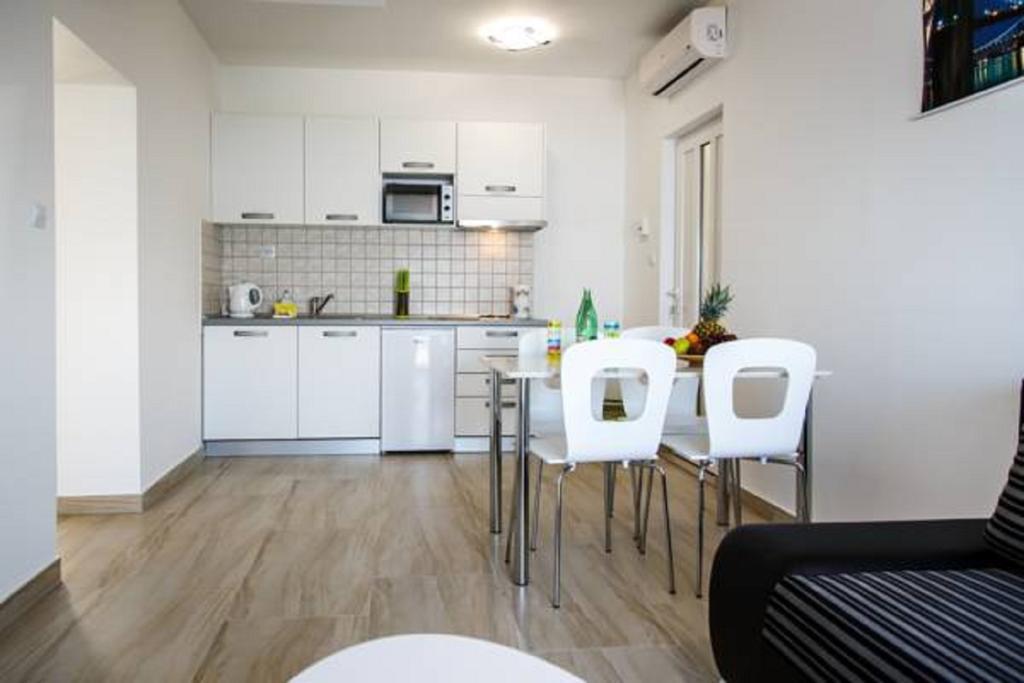 Nemira Sunny Apartments 오미스 객실 사진