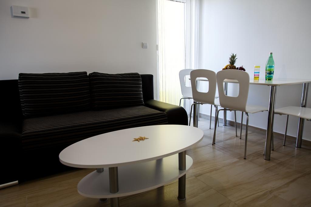 Nemira Sunny Apartments 오미스 객실 사진